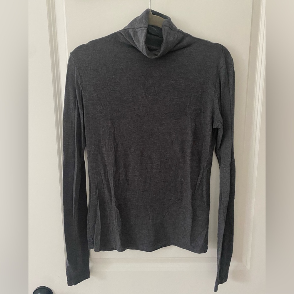 Uniqlo Charcoal Gray Turtleneck Sweater